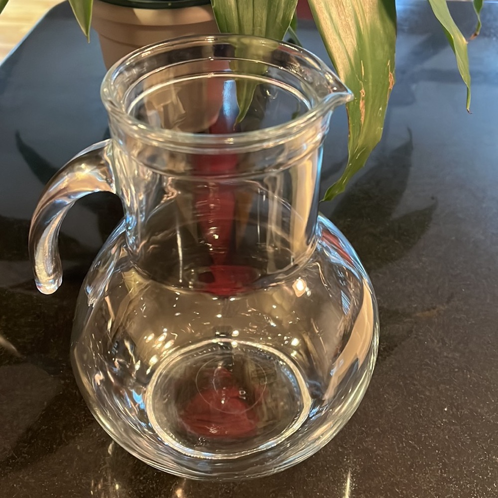 Glass Round Pitcher - Picture 5 of 8